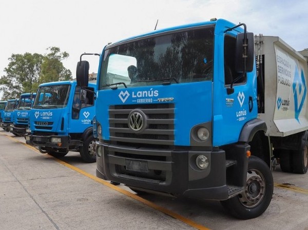 Incorporación de cinco camiones y dos camionetas utilitarias a Espacios y Servicios Públicos